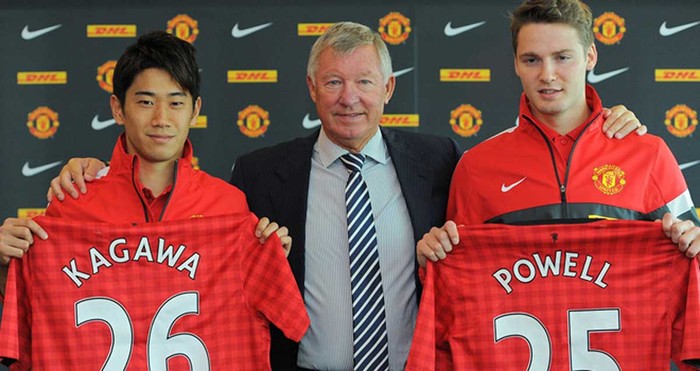 HLV trưởng của Manchester United đã có mặt tại một buổi họp báo để công bố hai bản hợp đồng mới của ông, Shinji Kagawa và Nick Powell. Một người 2 lần vô địch Bundesliga, người còn lại là tuyển thủ U-18 Anh.